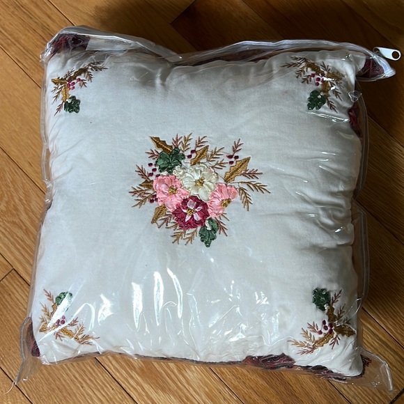 Holiday Pillow - Picture 1 of 2